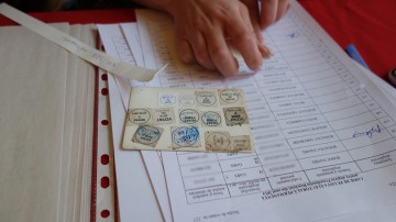Peste 500 de cărţi de identitate, într-o singură zi